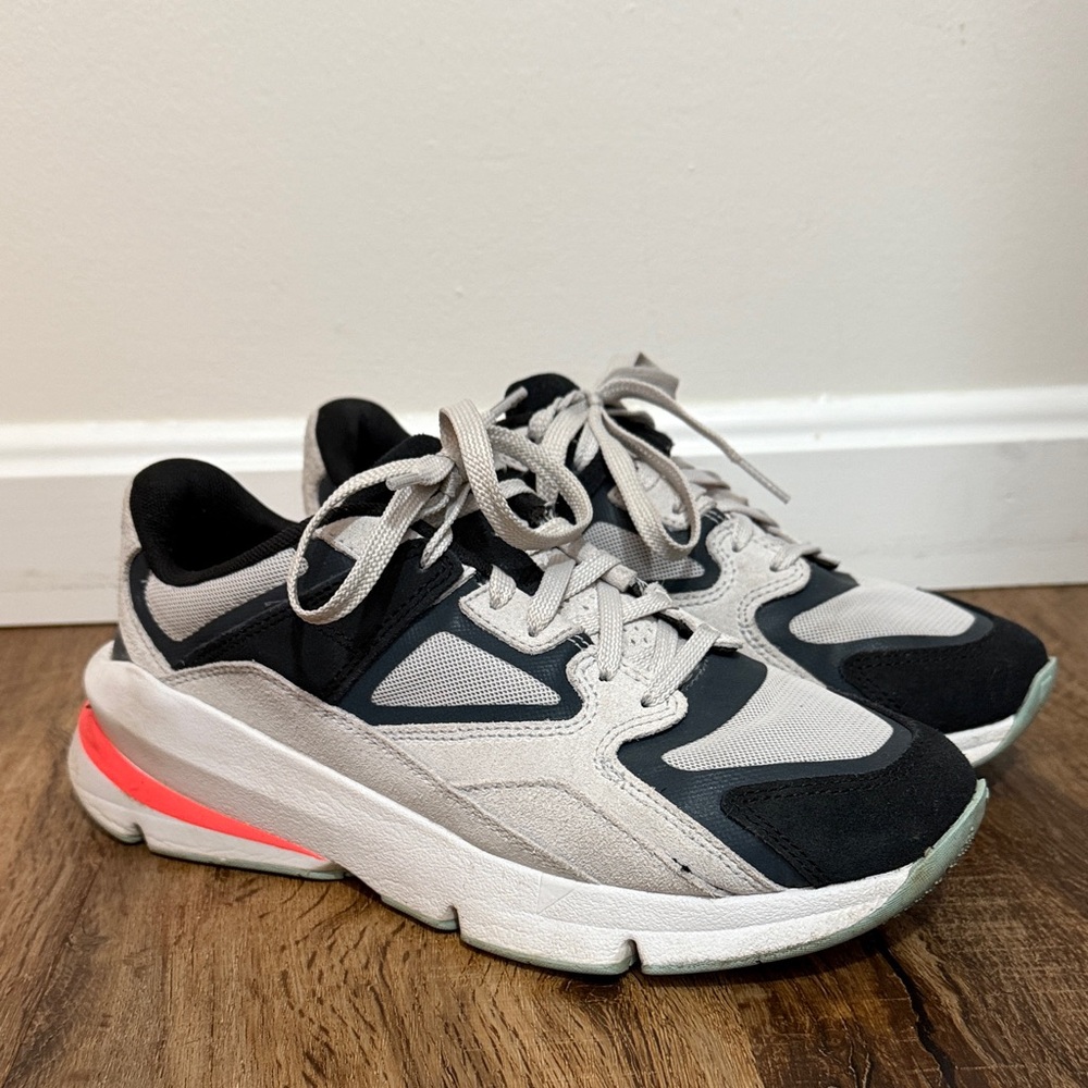 Under Armour Black and Gray Dad Sneakers, Trainers Casual Sneakers size 8.5